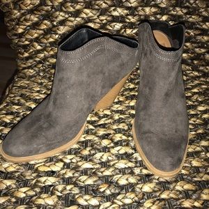 ❤️ Grayish Brown Fall Booties ❤️